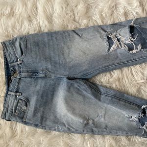 Washed denim ripped jeans with fringed bottom